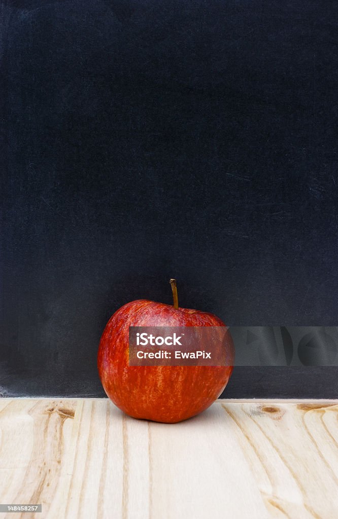 Torna a scuola Collegio apple chalkboard Copia-spazio - Foto stock royalty-free di Graffiato