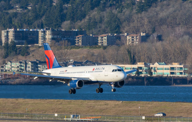 airbus a319 portland de delta airlines. - delta air lines photos et images de collection