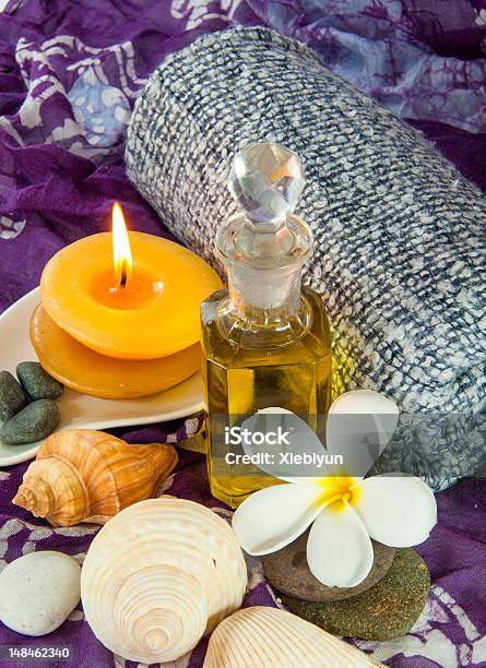 Aromatherapie Stockfoto und mehr Bilder von Alternative Behandlungsmethode - Alternative Behandlungsmethode, Aromatherapie, Badewanne