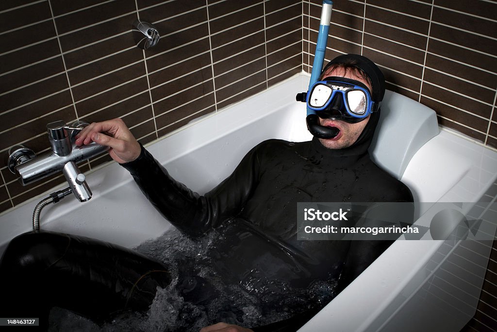Pez en una locura baños de inmersión - Foto de stock de Buceo con equipo libre de derechos