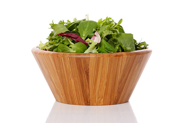 tigela de salada mista de madeira - leaf vegetable radicchio green lettuce - fotografias e filmes do acervo