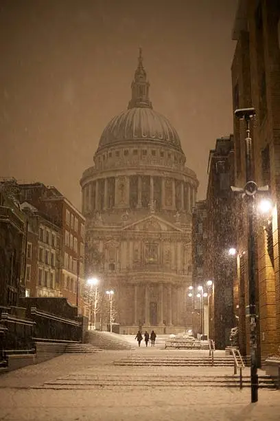 St.Paul's Cathedral on a snowy night.