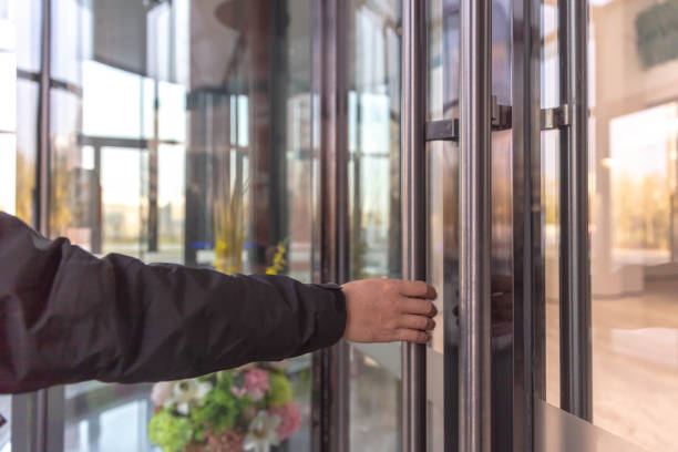istock Man is pulling the handrail of the hand glass door 1484742507