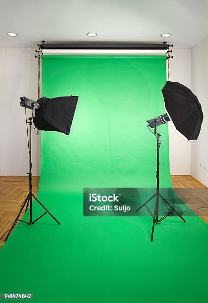 Vacío Foto De Estudio Foto de stock y más banco de imágenes de Estudio - Lugar de trabajo - Estudio - Lugar de trabajo, Foto de estudio, Croma verde