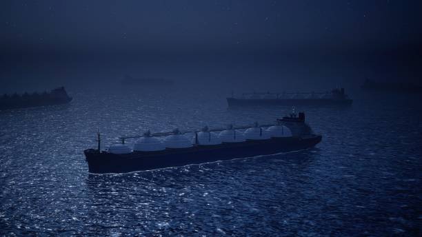 nave petroliera in attesa nel porto - gulf of suez foto e immagini stock