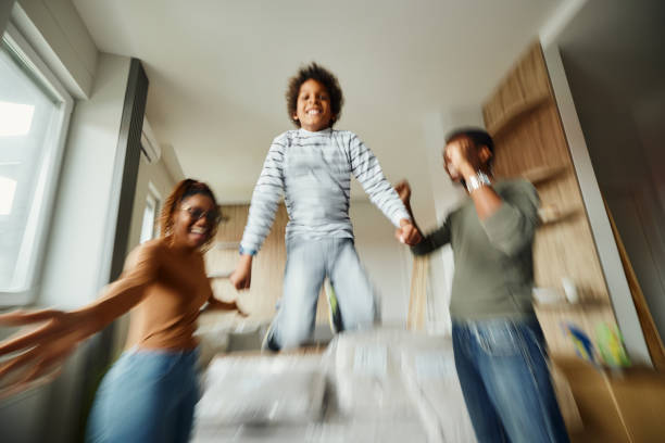 istock Fun at moving house in blurred motion! 1484755065