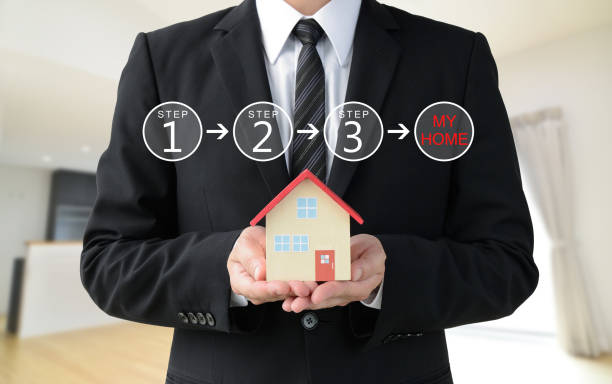 istock Housing ssales man with process screen for getting my home 1484775550