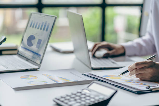 istock Asian business people meeting, planning and discussing chart data analysis. financial calculations and business efficiency Accounting concept. Marketing. Teamwork with analytical price charts. 1484779569