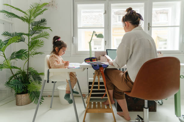 istock Busy morning in our home office 1484795400