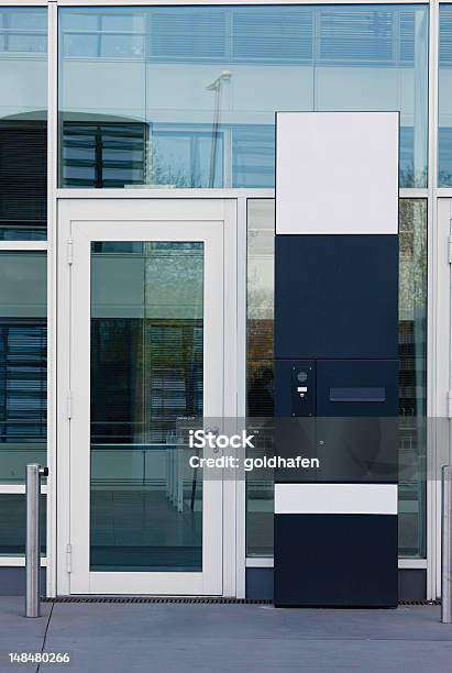 Entrada De Negocios Foto de stock y más banco de imágenes de Puerta - Entrada - Puerta - Entrada, Cristal - Material, Bloque de Oficinas