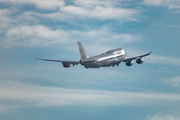 boeing 747-8b5 do governo coreano decolagem em zurique, na suíça - boeing 747 airplane commercial airplane jet - fotografias e filmes do acervo