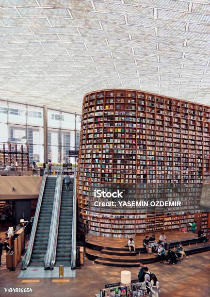 Seoul South Korea Amazing View Of Huge Bookshelves And Shelves With Magazines In Starfield Library Located In The Center Of Coex Mall Stock Photo - Download Image Now