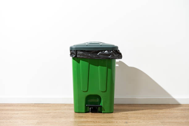 istock Plastic waste bin with a lid in the room 1484821451