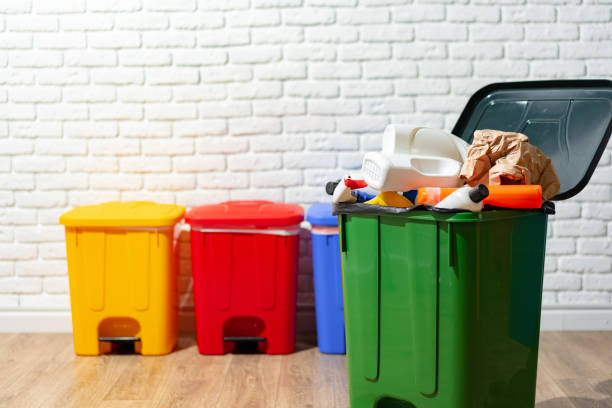 istock Trash cans full of waste in the building 1484824340