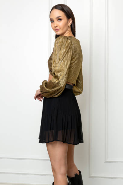istock Brown-haired young model wearing autumn concept clothes. 1484824958