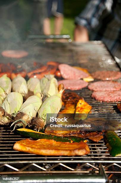 Grill Out - Fotografie stock e altre immagini di Ambientazione esterna - Ambientazione esterna, Arrosto - Cibo cotto, Arrosto - Portata principale