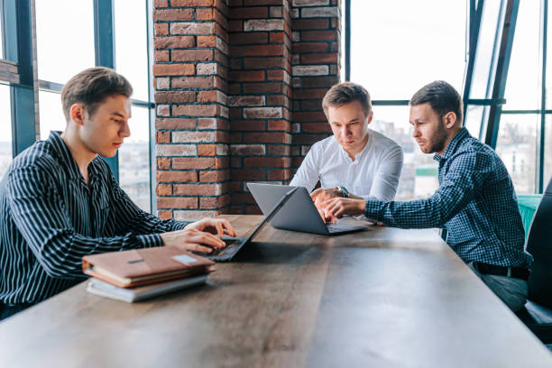 istock A male mentor guiding a group of trainees through an interactive learning on their laptops 1484895073