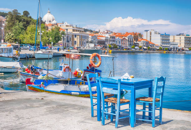 mytilene, ilha de lesbos, grécia - greek culture bar restaurant greece - fotografias e filmes do acervo