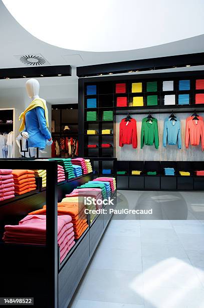 Colorido Tienda De Ropa Interior Foto de stock y más banco de imágenes de Colorido - Colorido, Interior, Boutique