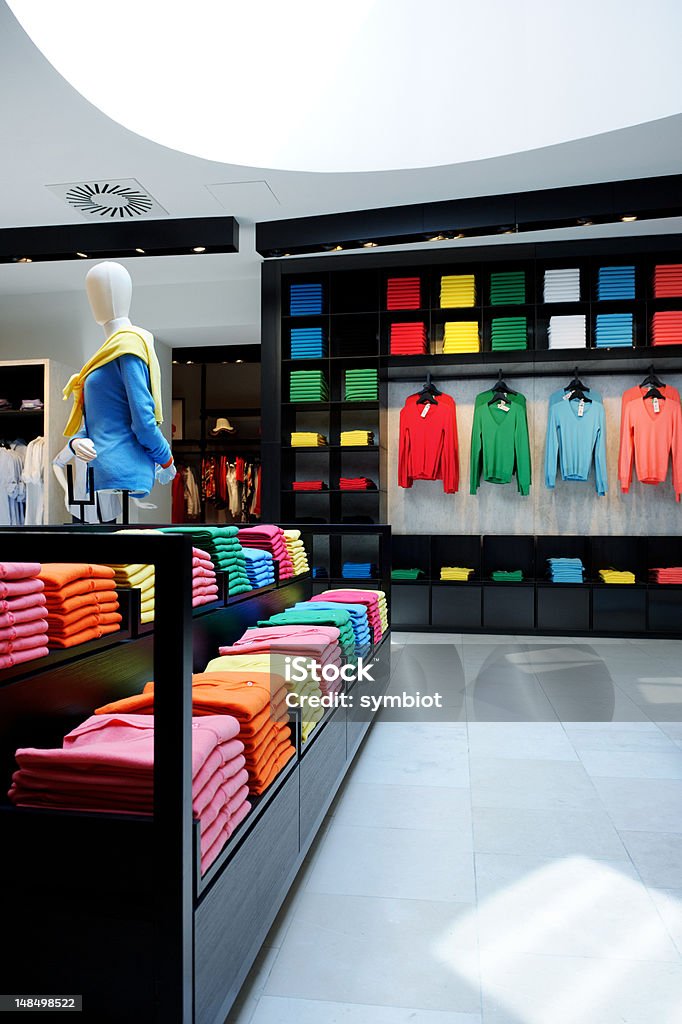 Loja de roupas coloridas interior - Foto de stock de Colorido royalty-free