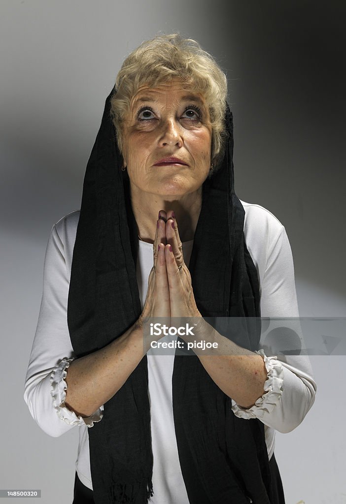 Rezar mulher idosa com Véu - Royalty-free 60-69 Anos Foto de stock