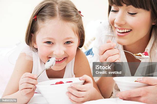 Foto de Alimentação Saudável e mais fotos de stock de Iogurte - Iogurte, Comer, Criança