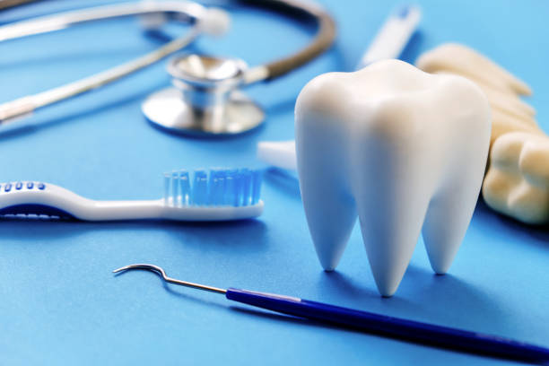 concept de dentisterie. - équipement dentaire photos et images de collection