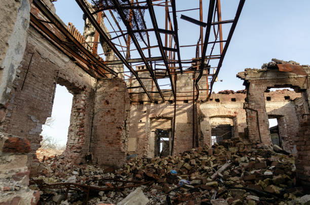 istock destroyed and burned houses 1485049119