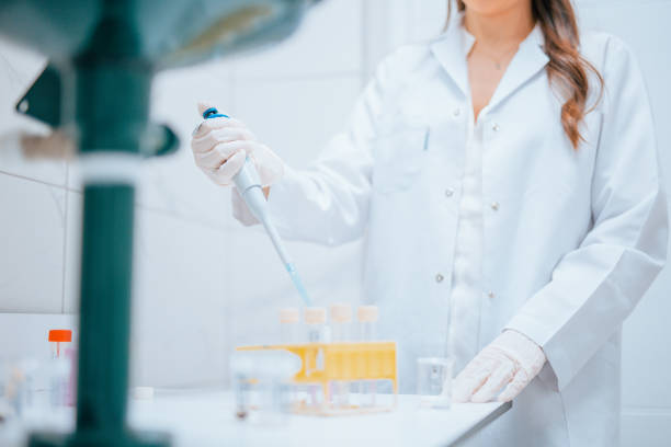 istock A medical professional who conducts experiments in the laboratory using test tubes 1485069225