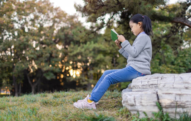 istock Little Girl Reading Book 1485073546