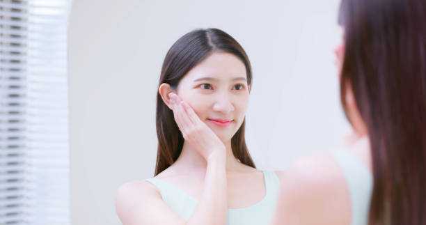 istock girl looking her face 1485077928