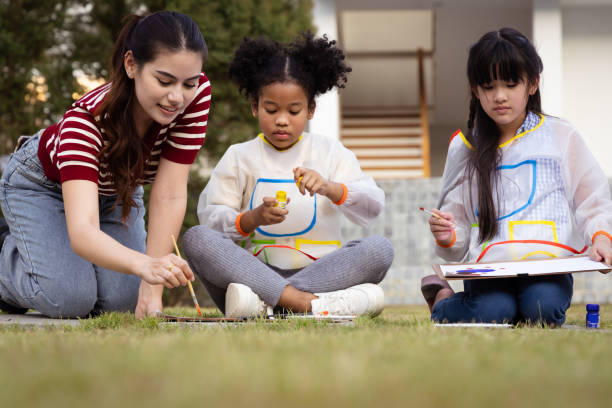 istock Teacher woman is teaching a drawing and painting class, Elementary school student with draw coloring class concept 1485120709