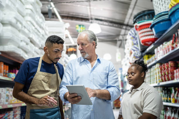 istock Manager talking to employees at the supermarket 1485132577