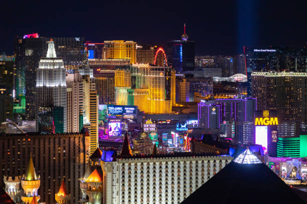 Las Vegas Strip at Night Las Vegas, United States - November 24, 2022: A picture of the Las Vegas Strip at night. las vegas pyramid stock pictures, royalty-free photos & images