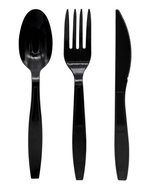 tenedor y cuchillo de plástico negro aislado sobre fondo blanco - utensilio para servir fotografías e imágenes de stock