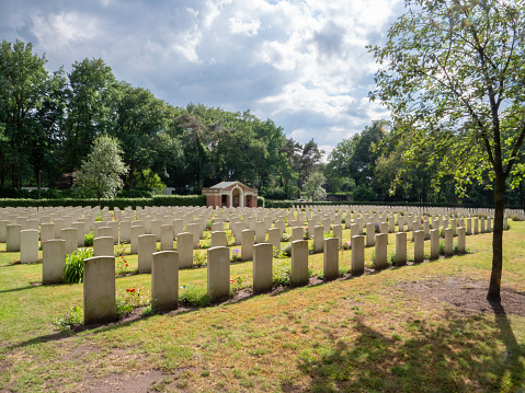 The British Field of Honor in Venray contains 692 fallen soldiers from the Second World War. An identical headstone of white natural stone has been placed at each grave. On the cemetery is a 'Cross of Sacrifice' made of Portland natural stone, on which a bronze sword is attached. The cemetery is under the protection of the Commonwealth War Graves Commission. There are a total of sixteen Fields of Honor of the British Commonwealth in the Netherlands.