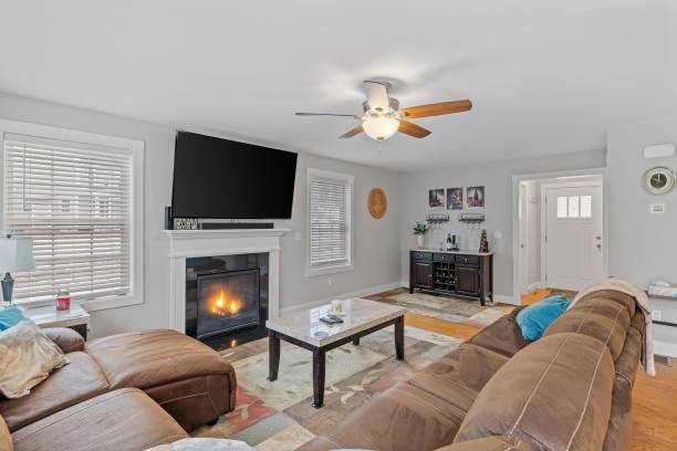 istock Cozy living room with a fireplace, comfortable couches, and a flat tv screen. 1485167680