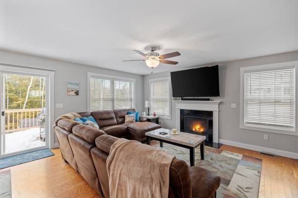istock Modern living room with a fireplace, comfortable couches, and a flat tv screen. 1485167684