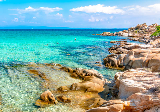 spiaggia di karydi a vourvourou, penisola di sithonia, calcidica, grecia - vacations halkidiki beach sand foto e immagini stock