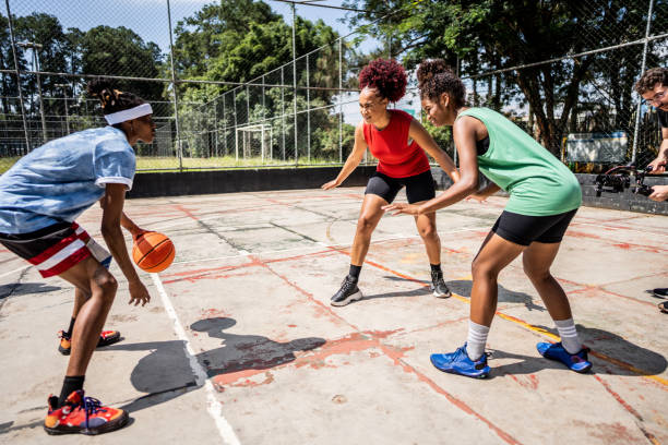 istock Women playing basketball 1485203381