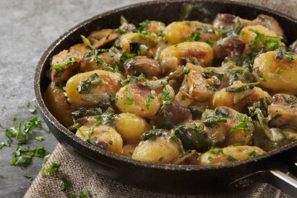istock Creamy Spinach and Mushroom Gnocchi 1485208883