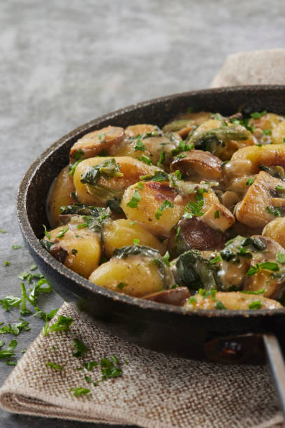 istock Creamy Spinach and Mushroom Gnocchi 1485209019