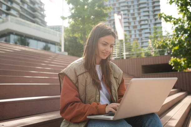 istock Young girl works outside 1485247623