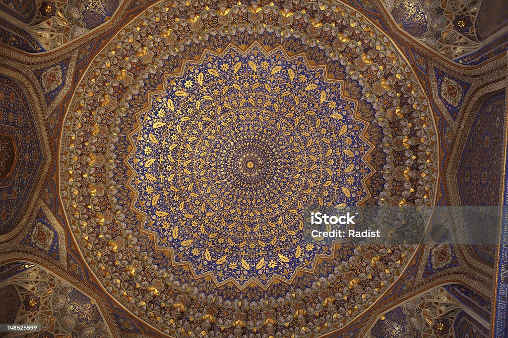Потолок из Tilya Madrasah Kori - Стоковые фото Мечеть роялти-фри