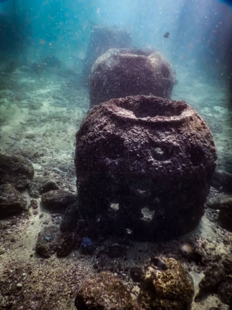 istock The submarine pots 1485265627