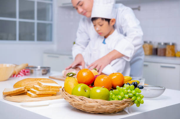 父と息子の料理 - family with one child family two parent family father ストックフォトと画像