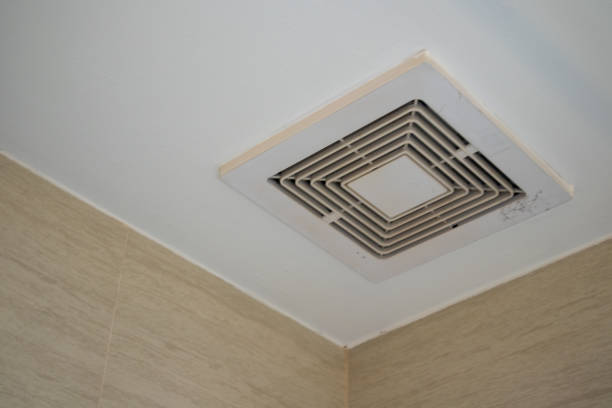 ventilateur d’extraction moderne (conduit d’air) dans la salle de bain - air duct photos photos et images de collection