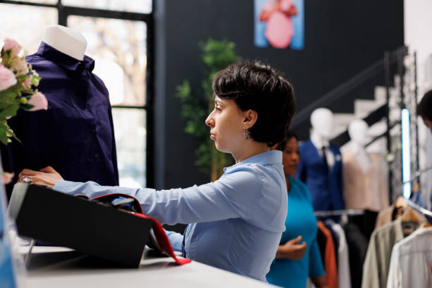 istock Woman working at boutique opening 1485321220