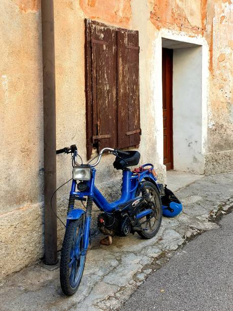 istock Slowenia - Kanal - old blue moped 1485347376