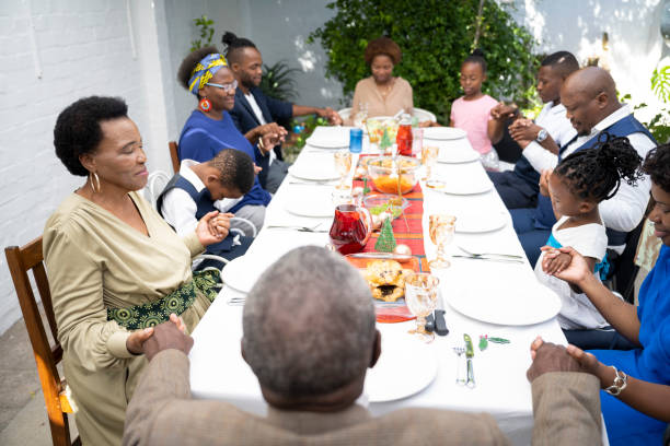 istock Multi generation family saying grace 1485371844